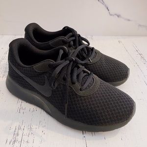 Nike Women's Black Tanjun Running Shoes Size 6